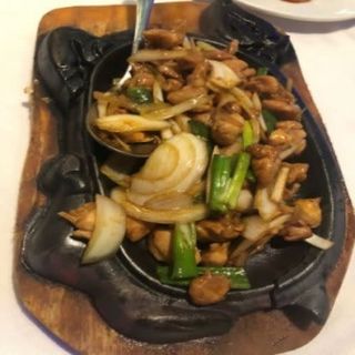 Pato En Fuente Quemada Al Estilo Chino