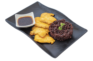 Пилешки филенца с черен ориз и билки (350г)