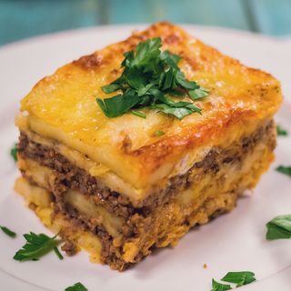 MUSACA DE CARTOFI CU CARNE