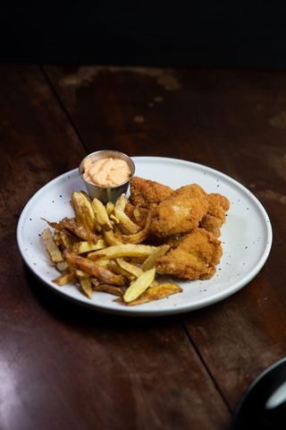 Spicy wings cu cartofi