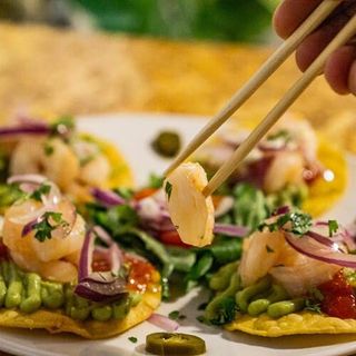 Tacos crujiente De Langostino Con Guacamole