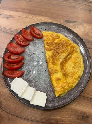 Omlet sa pršutom i kačkavaljem