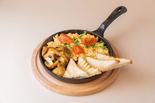 Скрэмбл с грибами и сыром