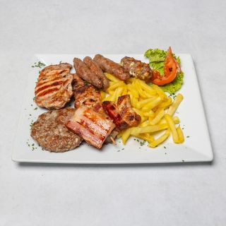 Miješano meso i pomfrit