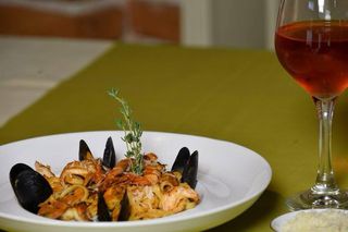 Linguini cu fructe de mare