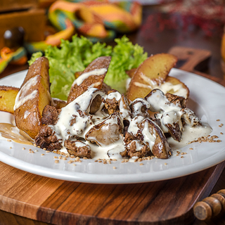 ქათმის ღვიძლი ნაღებისა და მდოგვის სოუსში