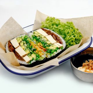 Sushi burger tofu wędzone