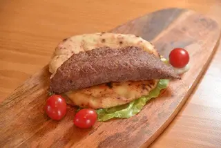 Punjena pljeskavica