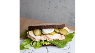 Kanapka z pastą z makreli