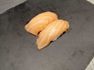 Nigiri Salmón (2 Uds.)