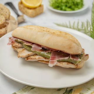 1 Bocadillo Caliente De Serranito