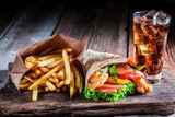2 Kebab de pui mare + 1 Cartofi pai + 2 Băuturi la alegere