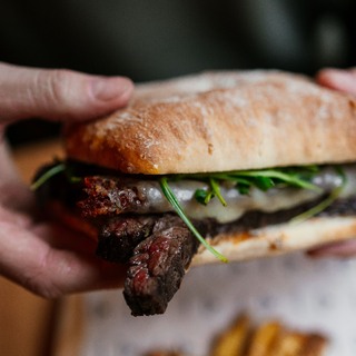 Bocadillo de Entraña Fugazzeta con Rúcula