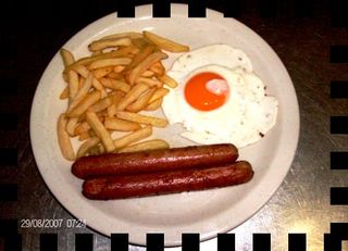 Salsicha, Ovo e Batata no Prato