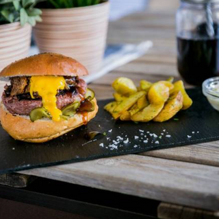 Meat & Ribs Vegan burger