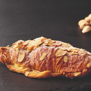 ნუშის კრუასანი