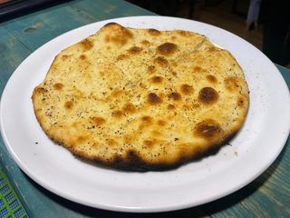 Фокача със зехтин, чесън и шарена сол (24см)