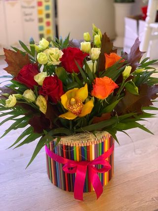 Aranjament 55  floral M (cutie cu creioane ) 
