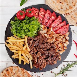 Խոզի Գիրոս ափսեում