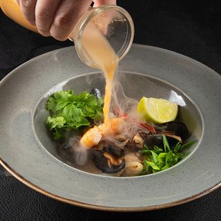 Том Ям з морепродуктами