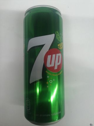 7 up lata 330ml.