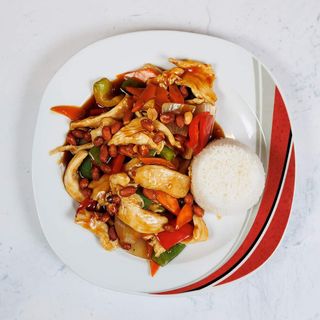 Piletina Gonbao s kikirikijem, ljuto