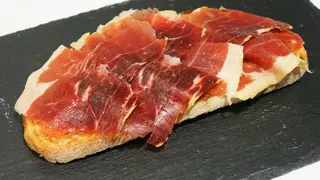 Tostada De Jamon Y Tomate