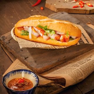 Banh mi pate trung