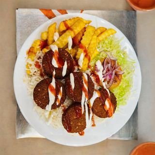 Durum De Falafel Y Papas Fritas Refresco O Cerveza