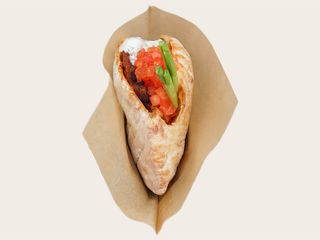 Піта з бараниною та лимонно-йогуртовим соусом з часником (400g)