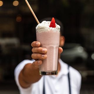 Batido de fresa (16 oz.)