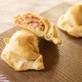 Empanada de jamón y queso