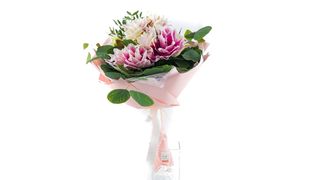 Okrugli buket sa duplim roze orientalima
