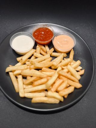 Frytki z sosem