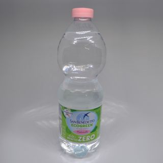 Acqua naturale
