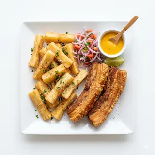 Yuca Con Chicharrón 2 Tiras