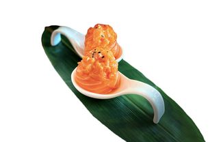 149.  Gunkan spicy salmone