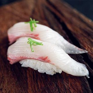 Nigiri de peixe branco (4un)