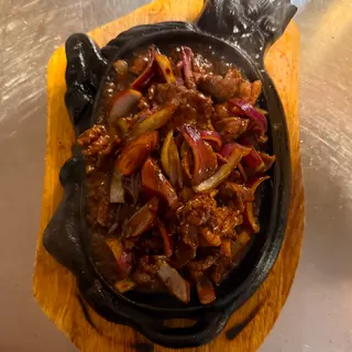 Ternera En Fuente Quemada Al Estilo Chino