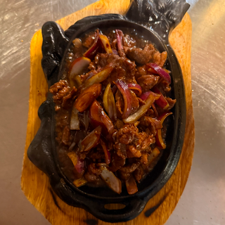 Ternera En Fuente Quemada Al Estilo Chino