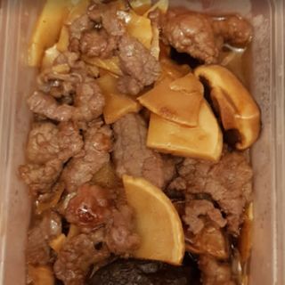 Ternera con Bambú y Setas Chinas