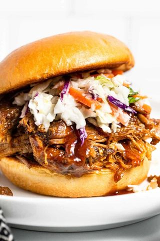 Menu Burger Sherif S Picante Pulled Pork- C Papa Frita y Bebida incluso -  