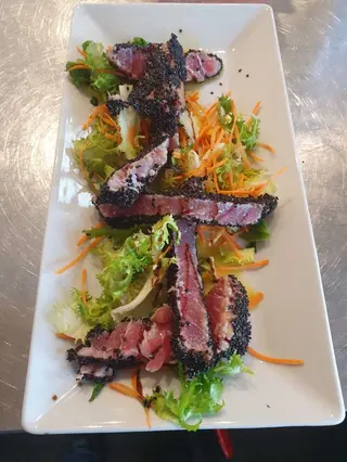 Tagliata di tonno aceto balsamico e sesamo