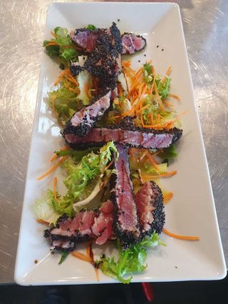 Tagliata di tonno aceto balsamico e sesamo