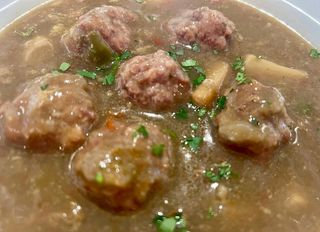 Guiso De Albóndigas Con Sepia