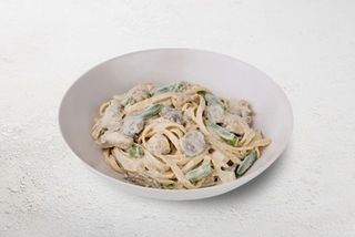 Паста з куркою та грибами