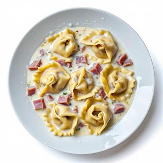 Tortellini panna e prosciutto