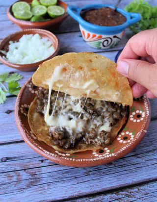 Mulita Birria De Ternera