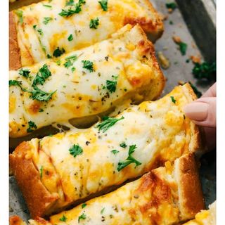 9 Easy cheesy garlic bread 