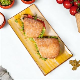 Sandwich cu salam picant